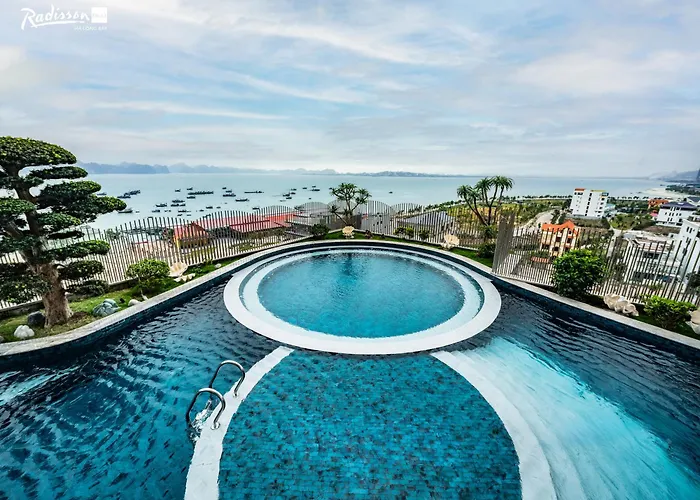 Radisson Blu Bay Khách sạn 5*