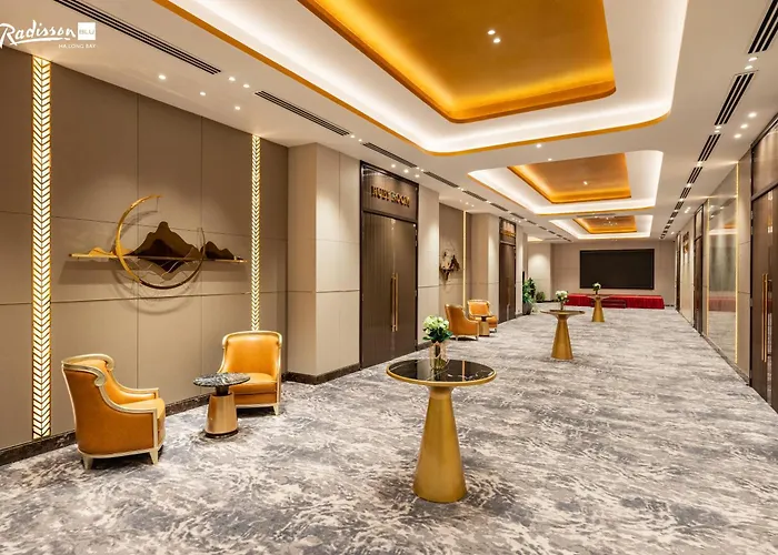 Radisson Blu Bay Khách sạn 5*