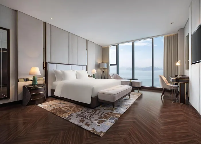 Radisson Blu Bay 5*