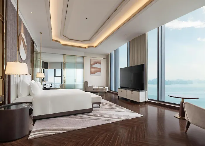 Khách sạn Radisson Blu Bay 5*