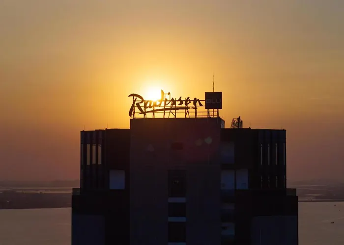 Khách sạn Radisson Blu Bay Hạ Long