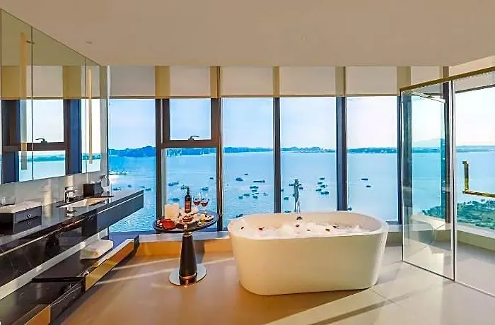 Radisson Blu Bay Hạ Long